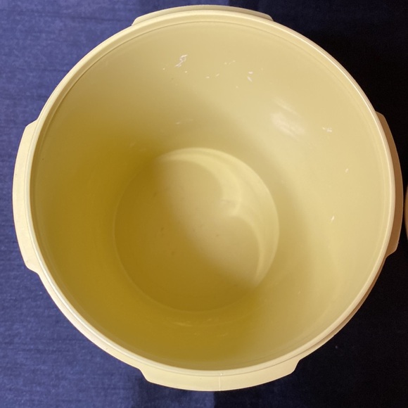 1970’s Tupperware Canister - Picture 7 of 11